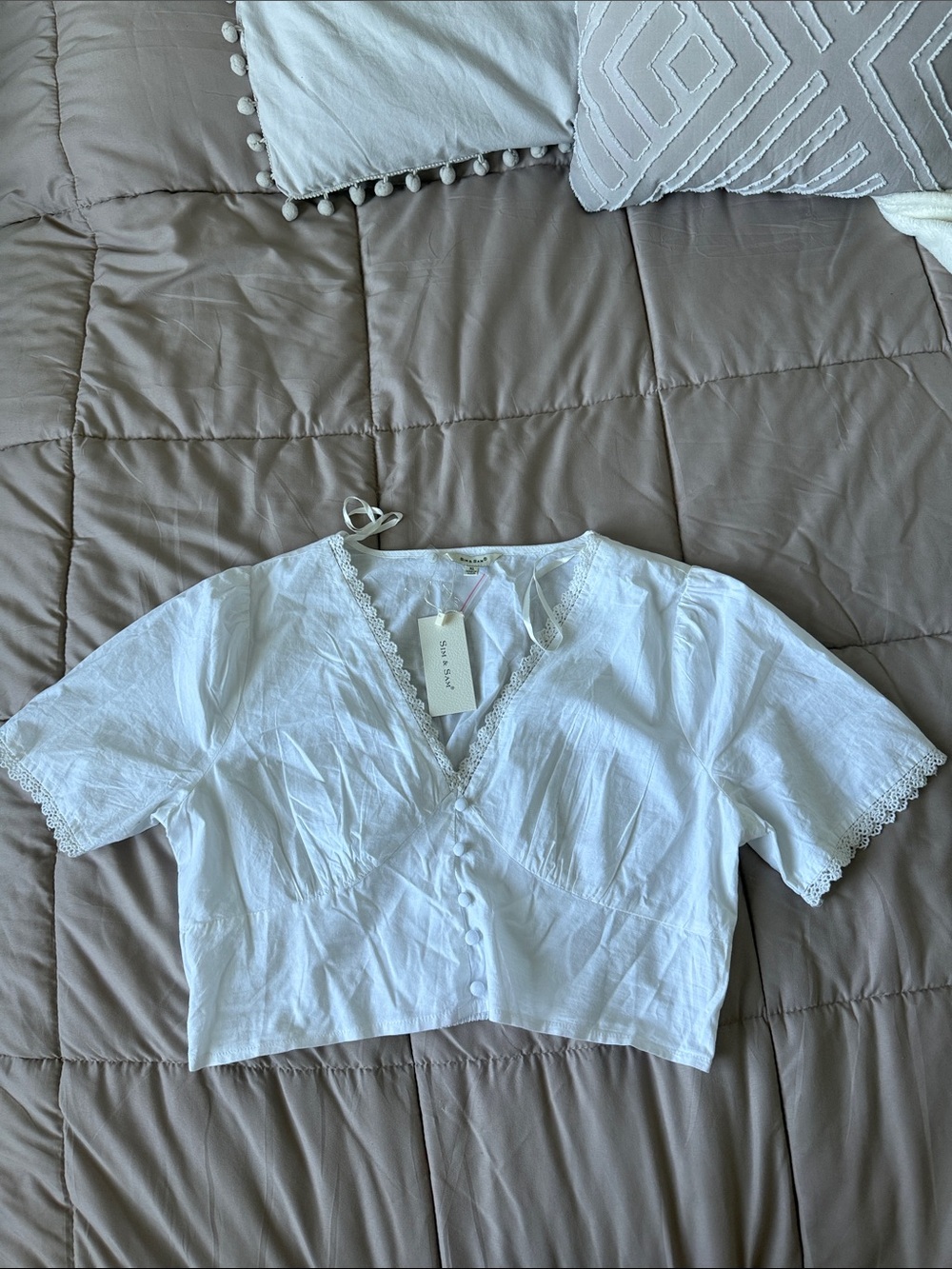 Women's White V-Neck Lace Trim Cropped Blouse